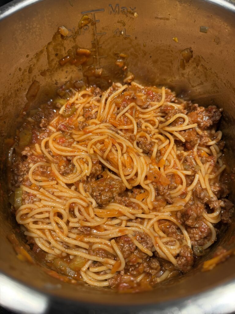 cooked spaghetti with beef and marinara in an instant pot