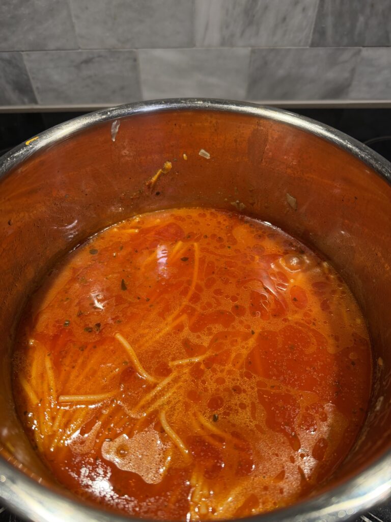 cooked spaghetti in instant pot before stirred looks soupy